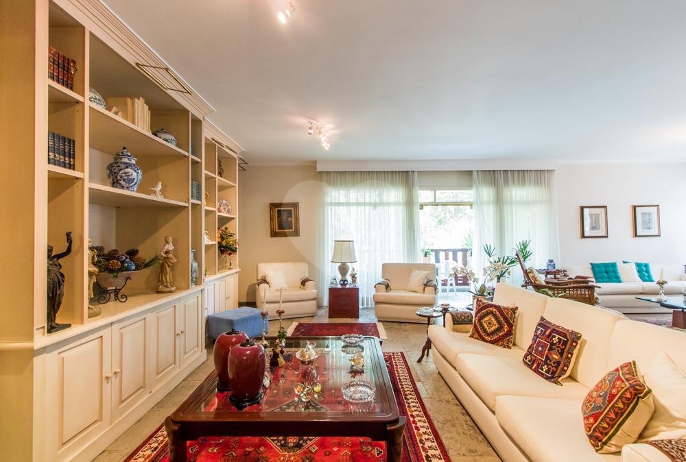 Casa à venda com 5 quartos, sendo 3 suítes, em Alto da Boa Vista, São Paulo, SP