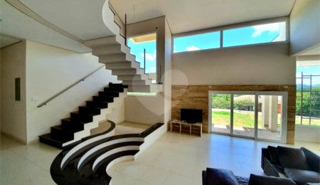 Casa à venda com 5 quartos, sendo 3 suítes,  no condomínio Serra da Estrela, Atibaia - SP