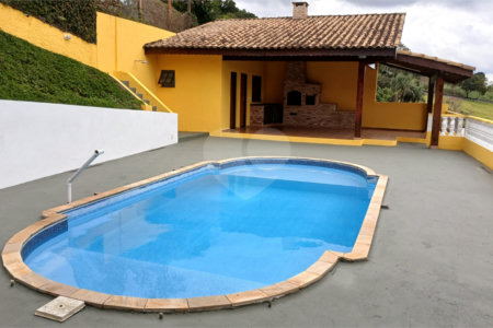 Casa em condomínio para alugar com 3 quartos, sendo 1 suíte, em Vila Petrópolis, Atibaia, SP