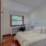 Casa à venda com 4 quartos, sendo 2 suítes, no condomínio Vila Antonieta, São Paulo - SP