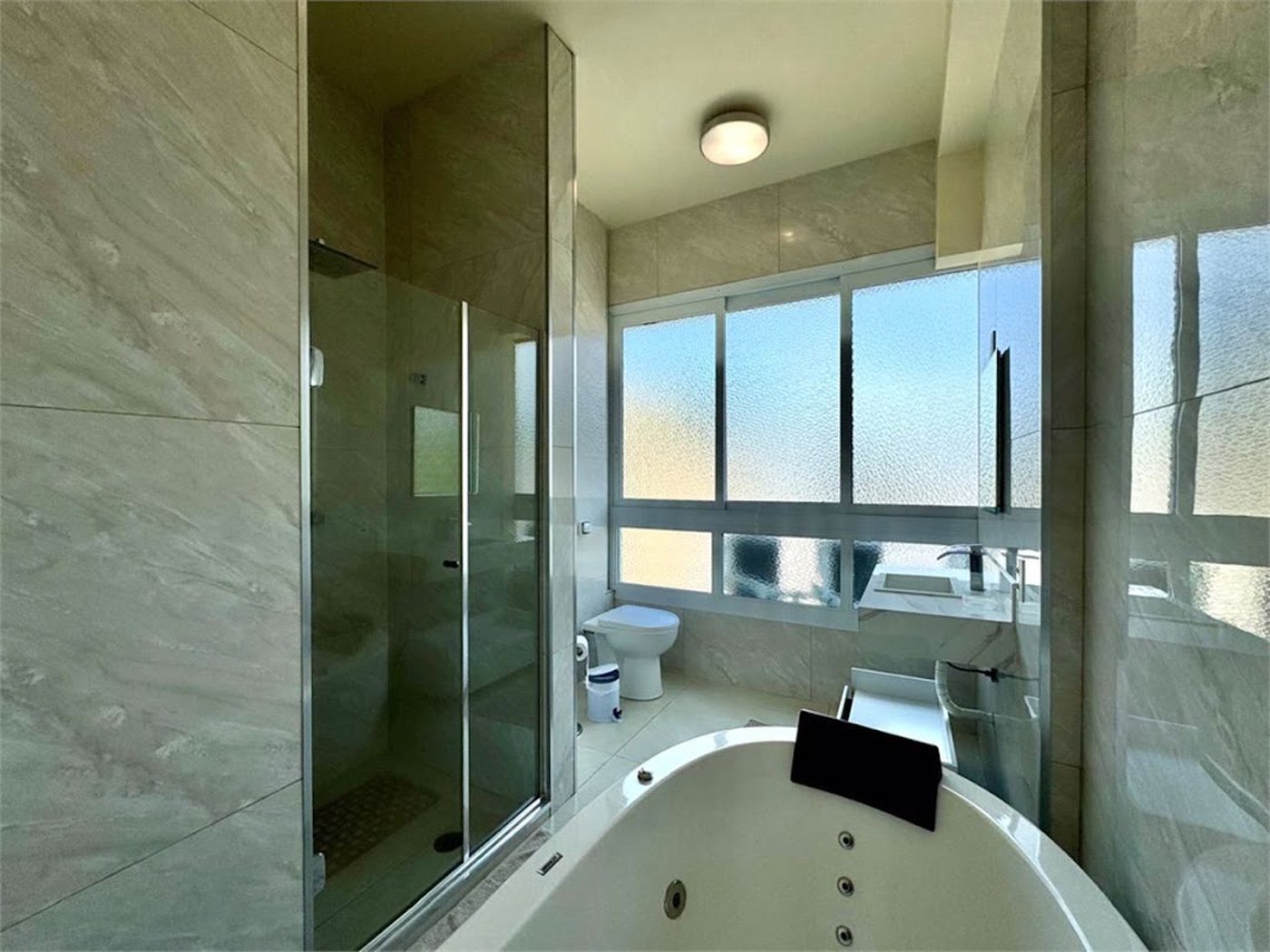 Apartamento Residencial à venda, Pitangueiras, Guarujá - AP0768.