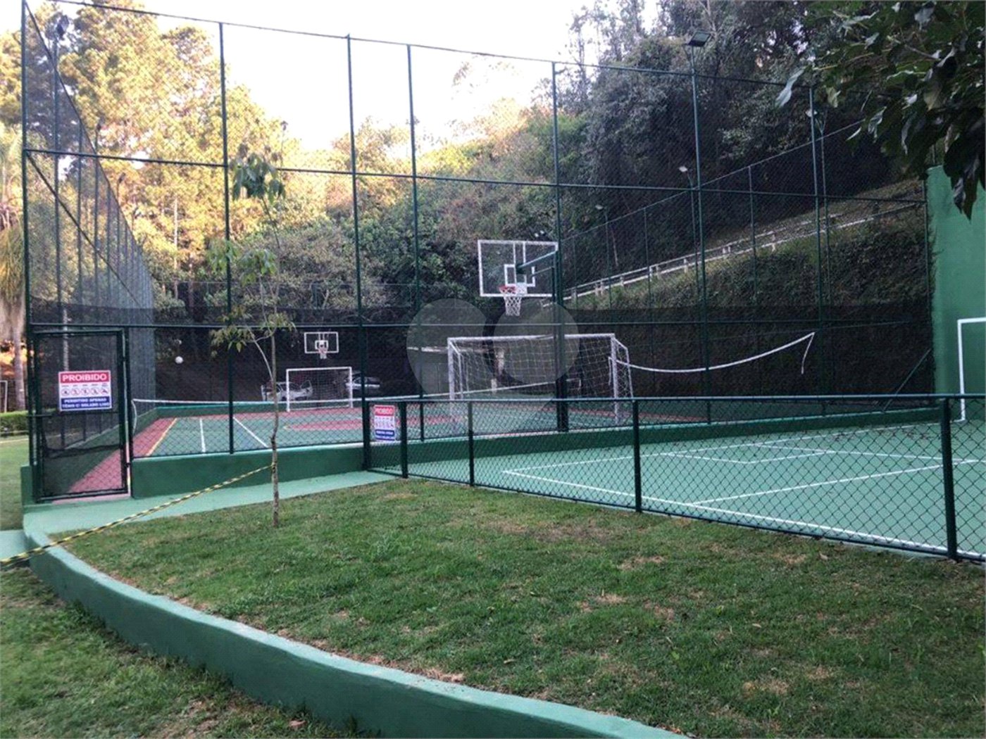 Casa à venda com 4 quartos, sendo 1 suíte, no condomínio Loteamento Haras El Passo, Mairiporã - SP