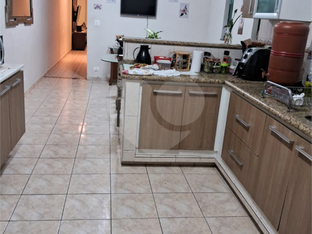 Sobrado à venda com 3 quartos, sendo 1 suíte,  em Parque Gerassi, Santo André, SP