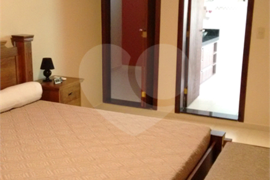 Casa à venda com 4 quartos, sendo 1 suíte, no condomínio Travessa Jacob,38, São Paulo - SP