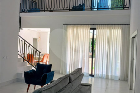 Casa à venda ou para alugar com 4 suítes no Centro, Jambeiro, SP