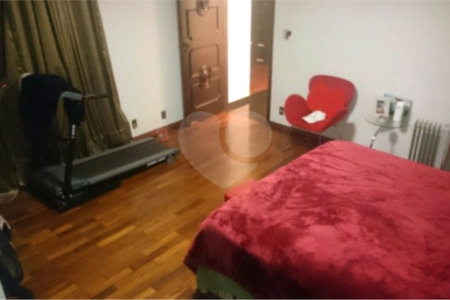 Sobrado à venda com 5 quartos, sendo 2 suítes, em Brooklin Paulista, São Paulo, SP