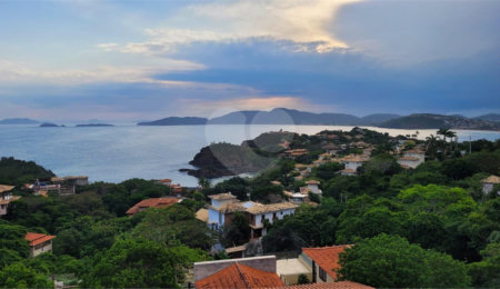 Casa à venda com 5 quartos, sendo 4 suítes, em Albatroz, Armação dos Búzios, RJ