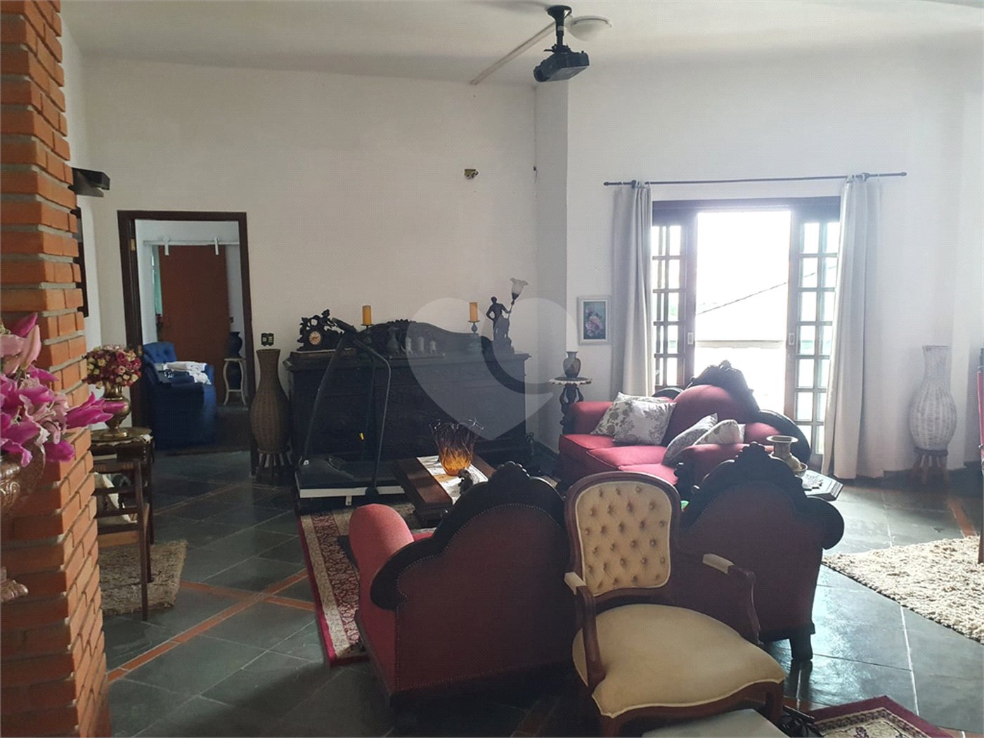 Casa à venda com 4 quartos, sendo 2 suítes,  em Mogi Moderno, Mogi das Cruzes, SP