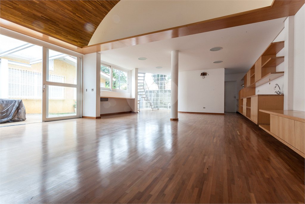 Casa de Vila à venda com 5 quartos, sendo 4 suítes, em Chácara Santo Antônio, São Paulo, SP