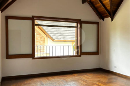 Casa à venda ou para alugar com 4 suítes no condomínio Vilaggio Monte Alegre, São Paulo - SP