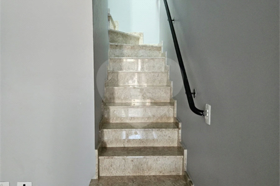 Casa à venda com 3 quartos, sendo 1 suíte, no condomínio Professora Romilde Nogueira de Sá, São Paulo - SP