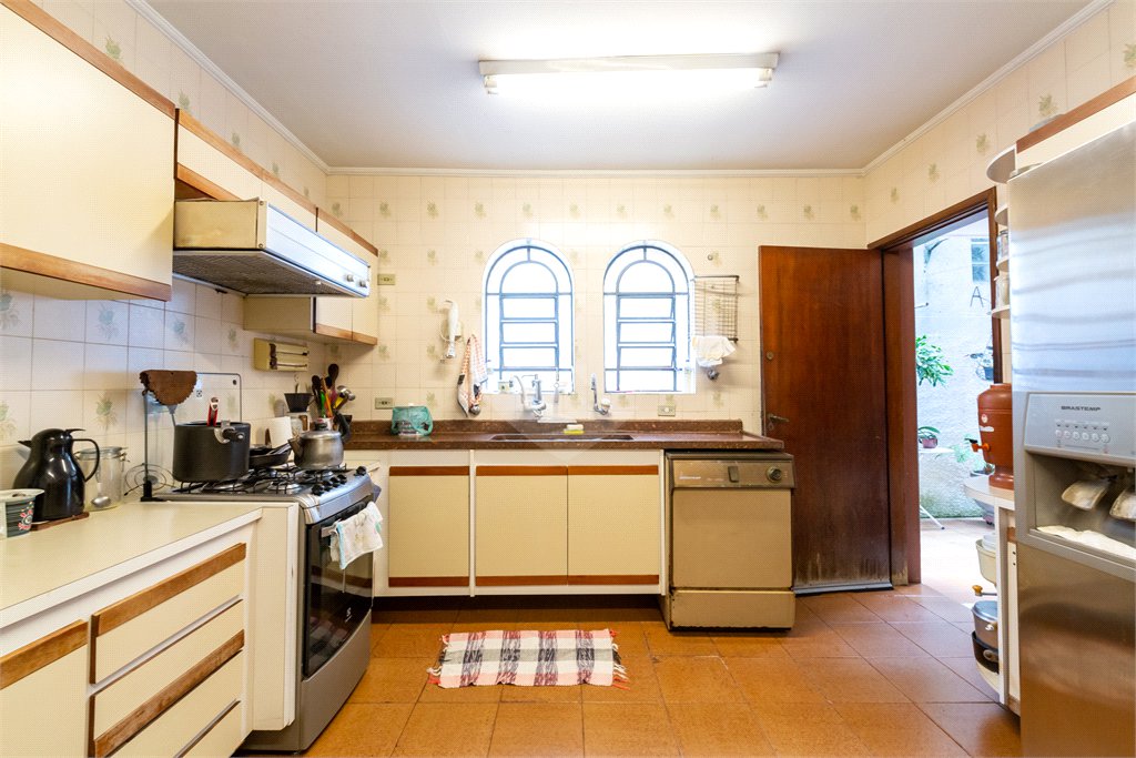 Casa à venda com 4 quartos, sendo 2 suítes, em Campo Belo, São Paulo, SP