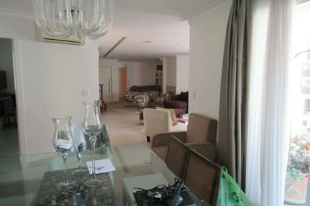Apartamento à venda com 3 suítes em Real Parque, São Paulo, SP