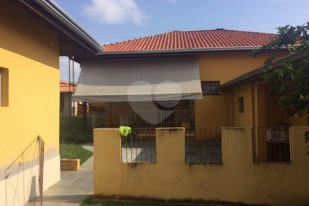 Casa à venda com 6 quartos, sendo 4 suítes, no condomínio Cond Riacho Fundo, Araçoiaba da Serra - SP