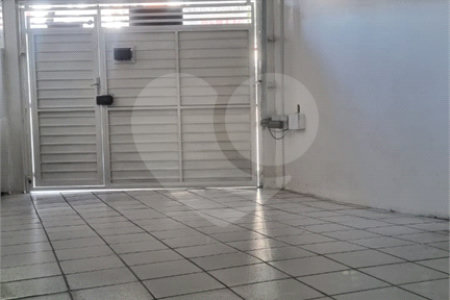 Sobrado à venda com 2 quartos em Vila Nivi, São Paulo, SP