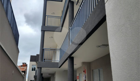 Casa à venda com 2 quartos, sendo 1 suíte,  no condomínio Residencial Sanches, São Paulo - SP