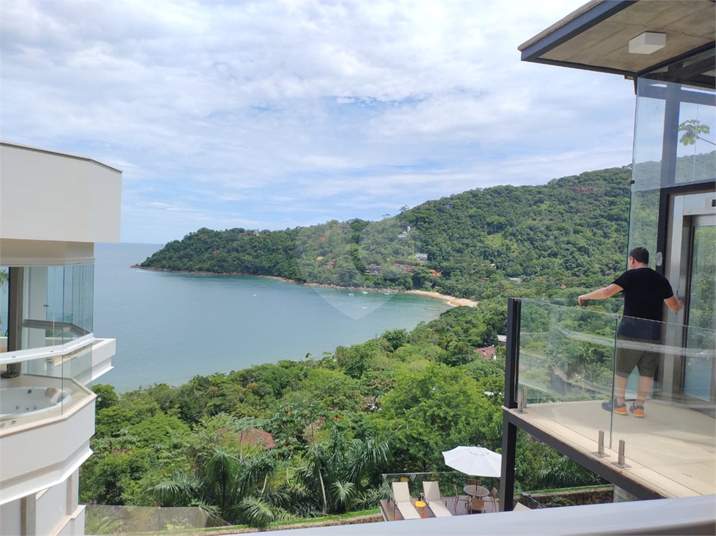 Casa à venda com 4 suítes em Praia Vermelha, Ubatuba, SP