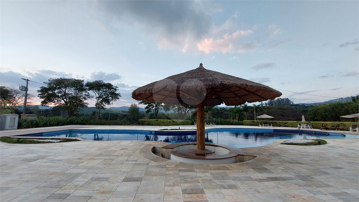 Casa à venda com 3 suítes no condomínio Figueira Garden, Atibaia - SP