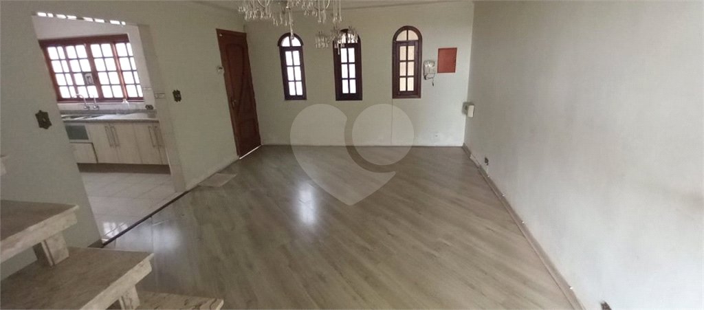 Sobrado para alugar com 3 quartos, sendo 1 suíte, em Parque Maria Domitila, São Paulo, SP
