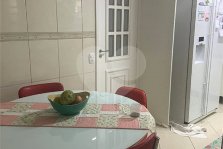 Casa à venda com 3 quartos, sendo 1 suíte, no condomínio Traituba, São Paulo - SP
