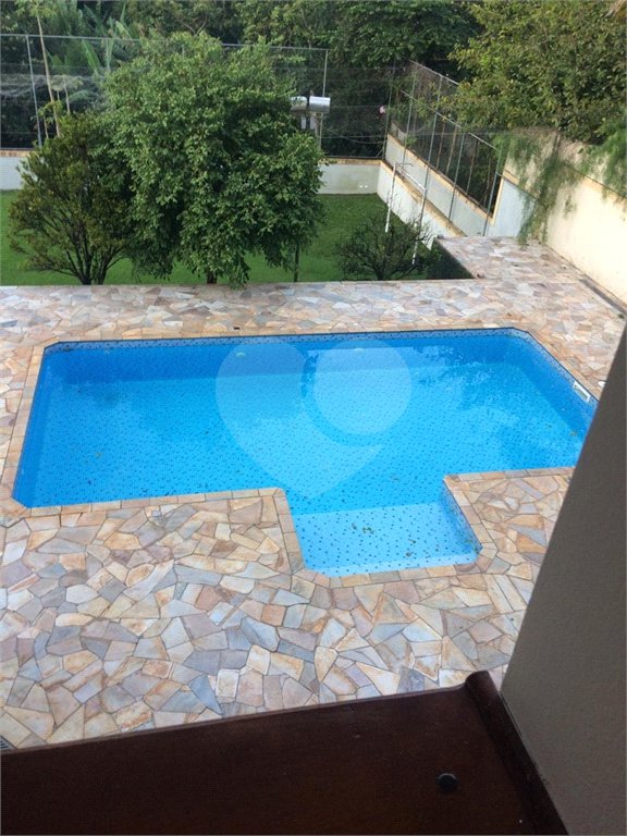 Casa à venda com 4 quartos, sendo 2 suítes, no condomínio Flamboyant, Atibaia - SP