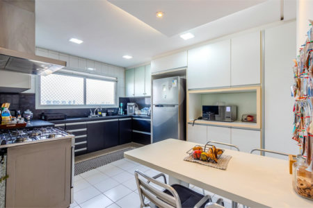 Apartamento à venda com 4 quartos, sendo 3 suítes,  em Real Parque, São Paulo, SP