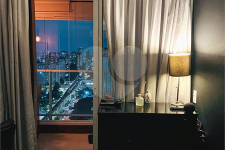 Apartamento porteira fechada com vista para a Ponte Estaiada no Campo Belo