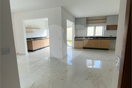 Casa Nova para Venda ou Locação em Condomínio | 3 Suítes e Quintal Privativo