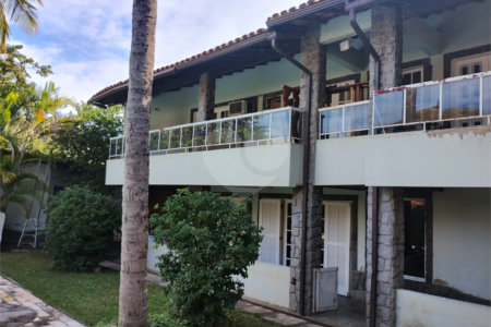 Casa à venda com 5 quartos, sendo 3 suítes, no condomínio Vilarejo, Rio de Janeiro - RJ
