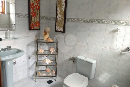 Casa à venda com 4 quartos, sendo 2 suítes, em Vila Petrópolis, Atibaia, SP