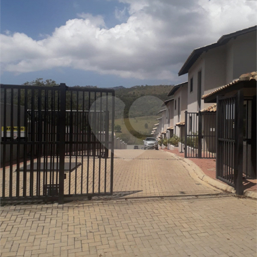 Casa à venda com 3 suítes no condomínio Residencial Marchant Buarque, Atibaia - SP