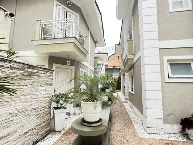 Casa à venda com 3 quartos, sendo 1 suíte,  no condomínio Villagio Tramway, São Paulo - SP