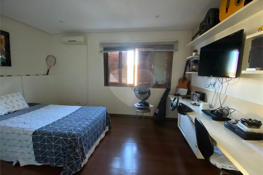 Sobrado à venda com 5 quartos, sendo 3 suítes, em Tremembé, São Paulo, SP