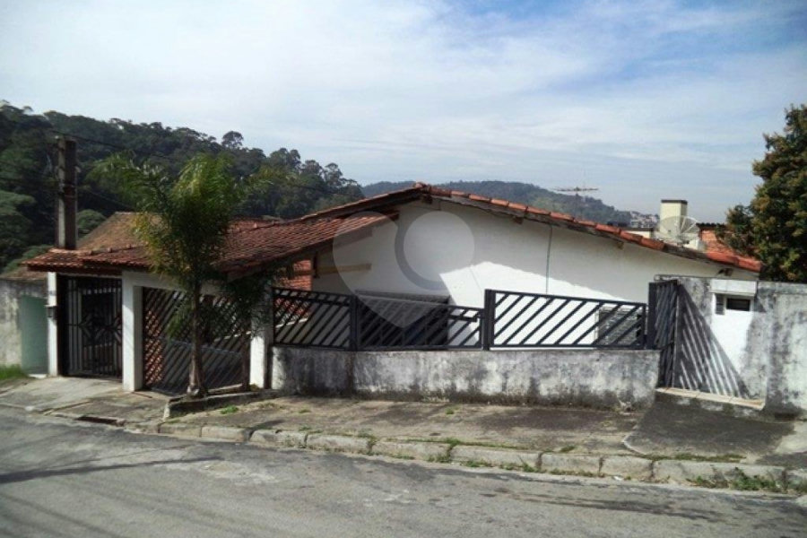 Sobrado à venda com 3 quartos, sendo 1 suíte, em Tremembé, São Paulo, SP