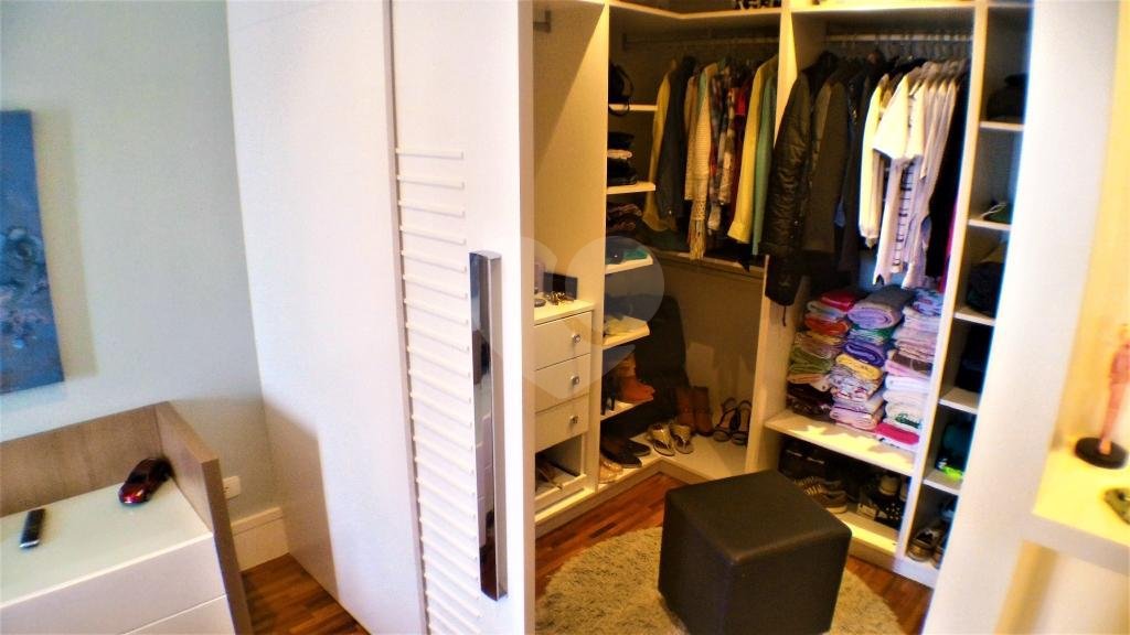 Casa à venda com 5 suítes no condomínio Travessa Tenente Ariston de Oliveira,4, São Paulo - SP