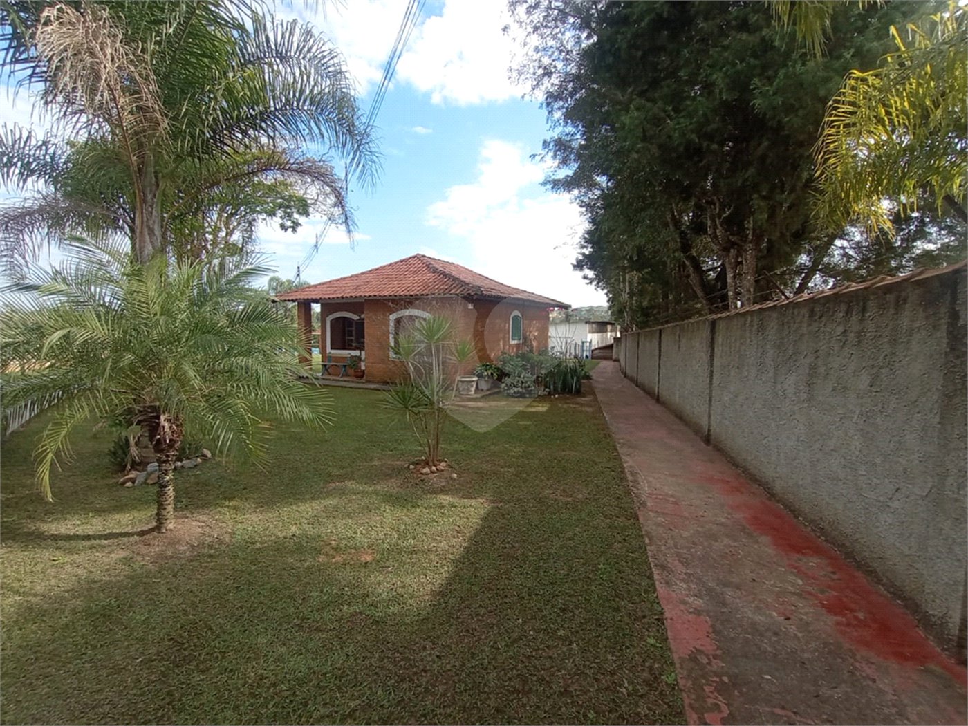 Chácara à venda com 6 quartos, sendo 1 suíte,  em Cercadinho, Alambari, SP