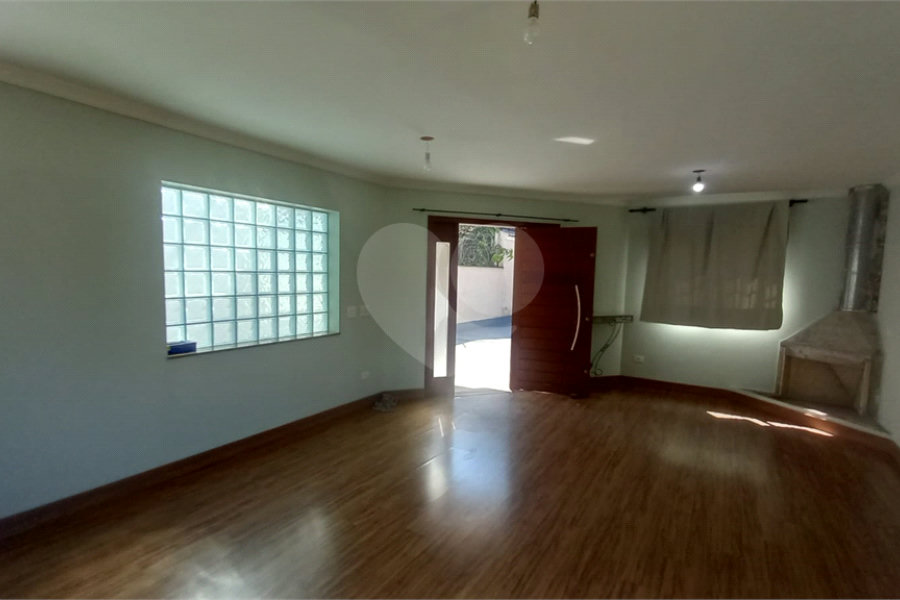 Sobrado à venda com 4 quartos, sendo 2 suítes, em Tremembé, São Paulo, SP
