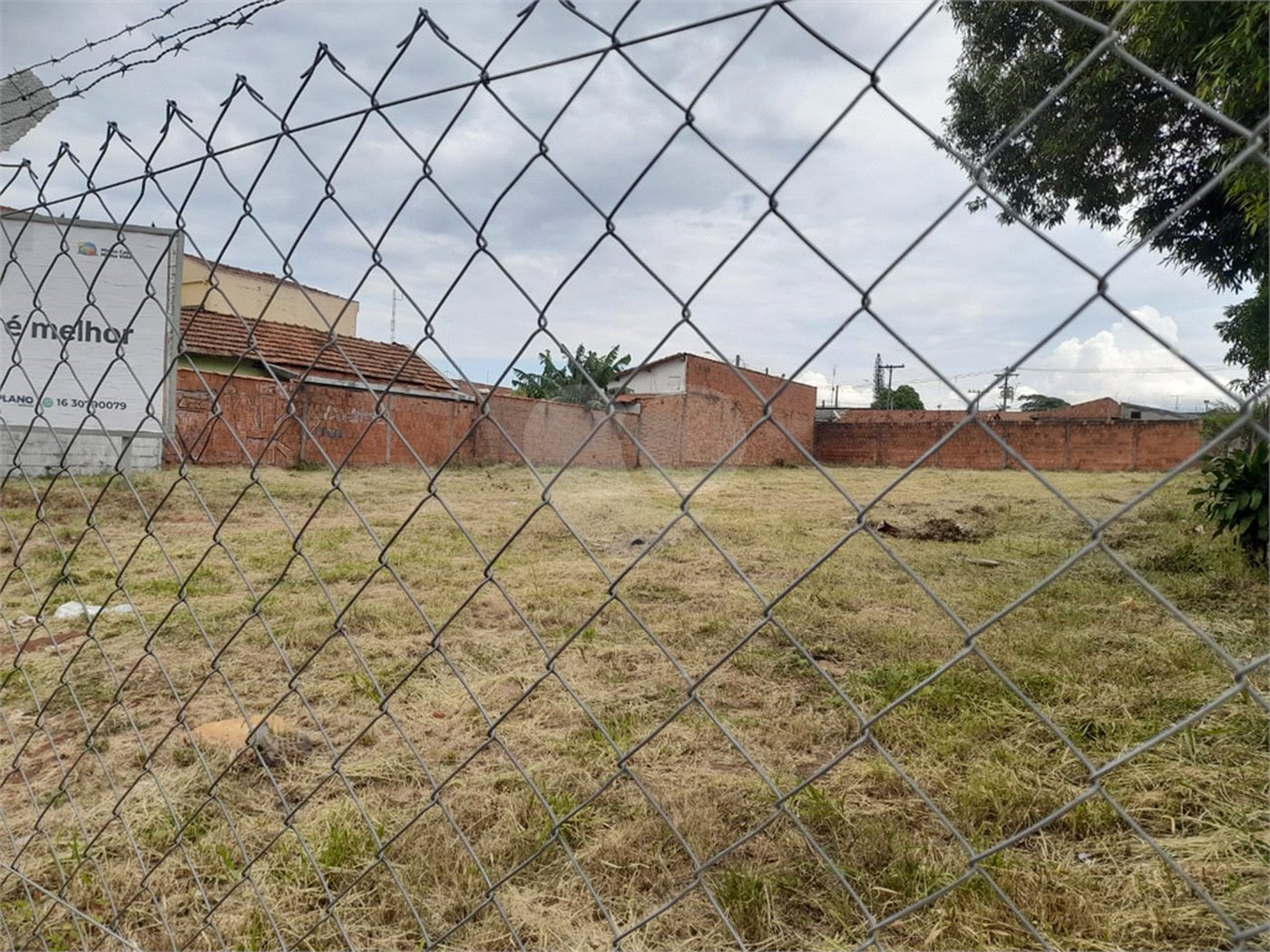 Terreno Comercial à Venda na Av. Teixeira de Barros – Rua Larga