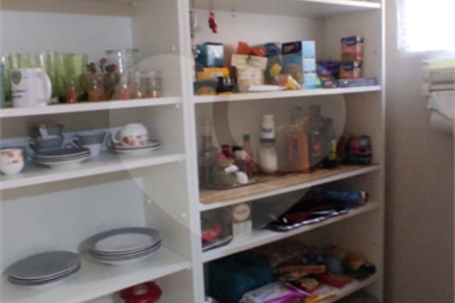 Casa à venda com 3 quartos, sendo 1 suíte,  no condomínio Residencial Vila Irmãos Arnoni, São Paulo - SP