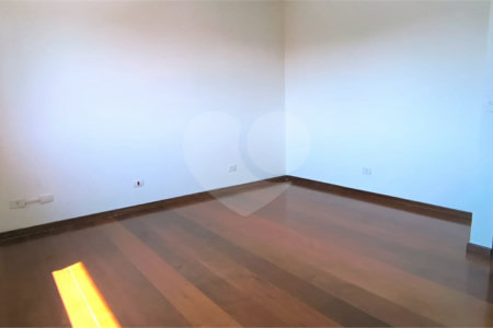 Sobrado à venda com 3 quartos, sendo 2 suítes, em Jardim Ivana, São Paulo, SP
