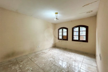 Sobrado à venda com 4 quartos, sendo 3 suítes, em Vila Libanesa, São Paulo, SP
