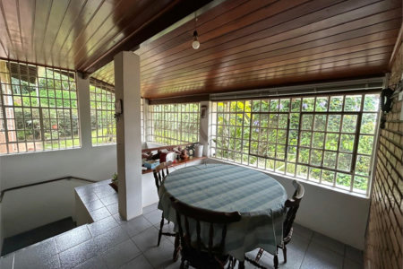 Casa à venda com 5 quartos, sendo 3 suítes, no condomínio Estância Marambaia, Vinhedo - SP
