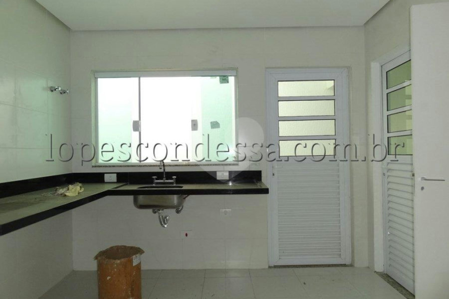Sobrado à venda com 3 suítes em Horto, São Paulo, SP