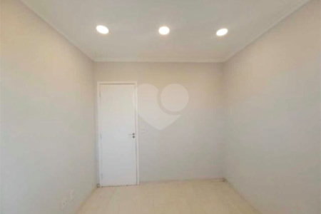 Apartamento no Edifício Torres di Itália.