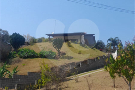 Casa à venda com 3 quartos, sendo 2 suítes, no condomínio Outeiro das Flores, Itupeva - SP
