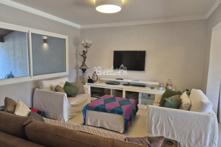 Casa térea à venda com 3 quartos, sendo 2 suítes, em Condomínio Flamboyant-B, Atibaia - SP