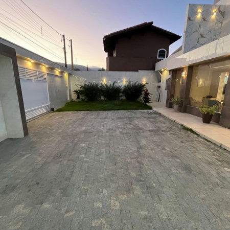 Casa à venda com 8 quartos, sendo 2 suítes, em Flórida, Praia Grande, SP