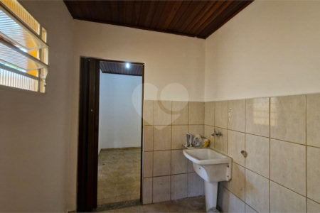 Casa para alugar com 3 quartos, sendo 1 suíte, no condomínio Santa Mônica, Atibaia - SP