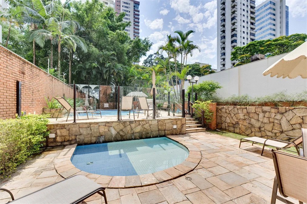 Apartamento à venda com 2 quartos, sendo 1 suíte,  em Campo Belo, São Paulo, SP