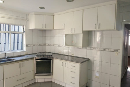 Sobrado à venda com 3 quartos em Chora Menino, São Paulo, SP